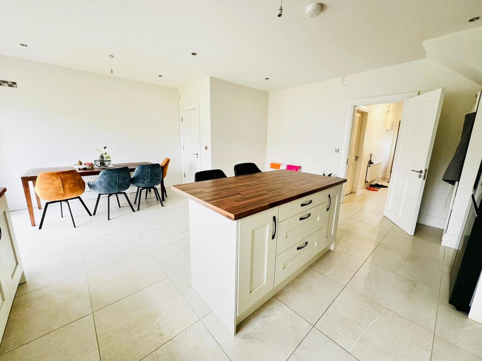 Room In Limerick Junction Extérieur photo
